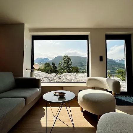 Apartment Eksklusivt Fjordnaert Designhjem Med Vakker Utsikt Sandane