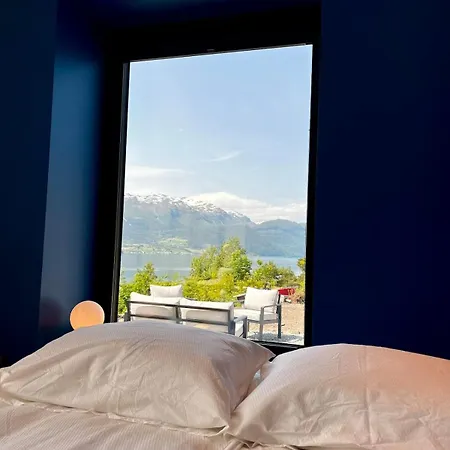 Apartment Eksklusivt Fjordnaert Designhjem Med Vakker Utsikt Sandane
